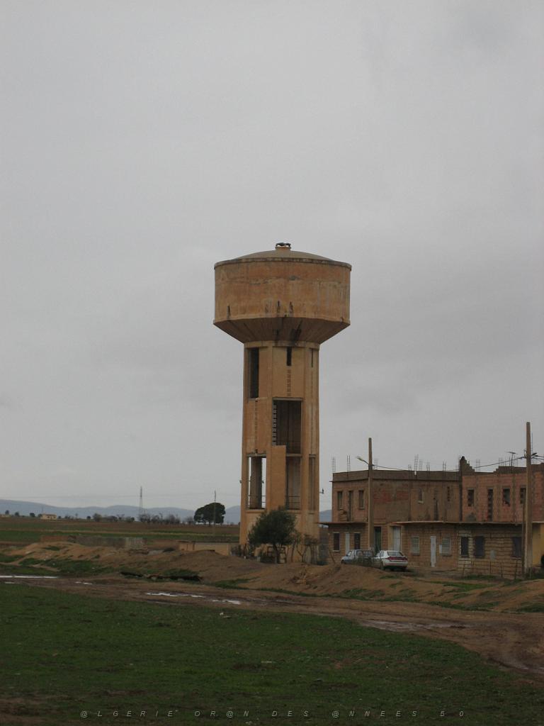 LE TELAGH Chateau eau 01.jpg